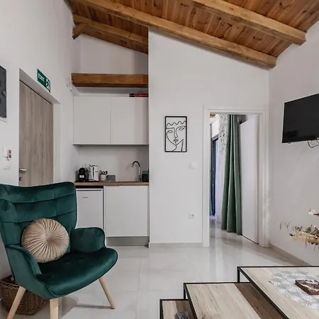 Phaedrus Living Luxury Residences 아파트 *
